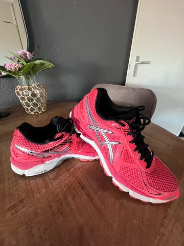 Used Asics GT-2000 Running Shoes