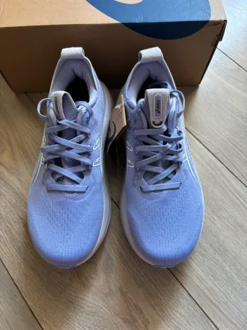 Used Asics Gel Nimbus 28 bike — image 2 of 7