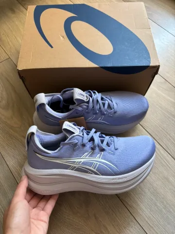 Brugt Asics Gel Nimbus 28 Running Shoes