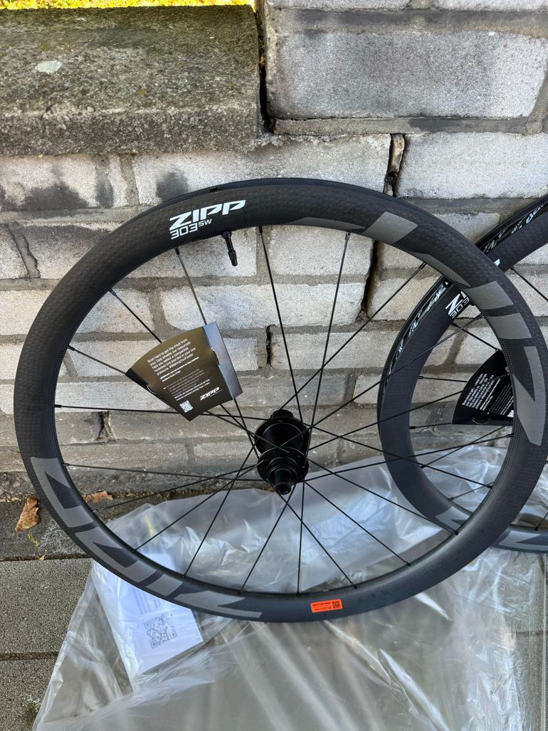 Brugt Zipp 303 SW Carbon 2026 bike — billede 4 af 5
