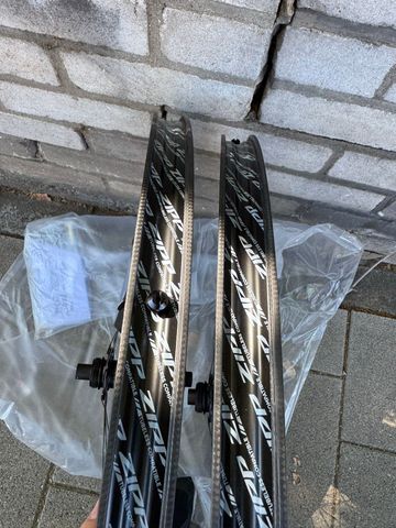 Brugt Zipp 303 SW Carbon 2026 bike — billede 5 af 5