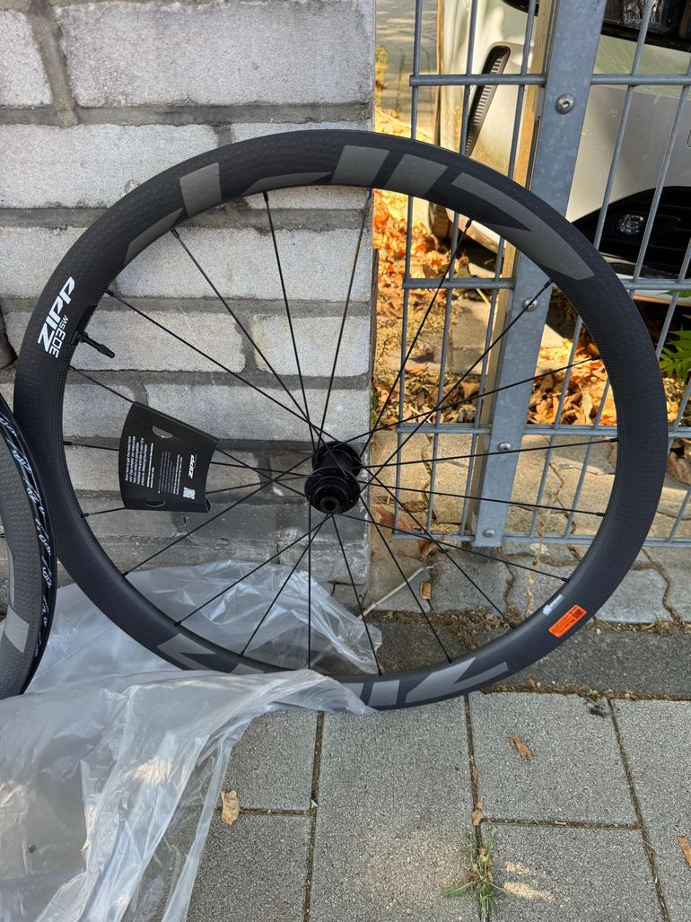 Brugt Zipp 303 SW Carbon 2026 bike — billede 3 af 5