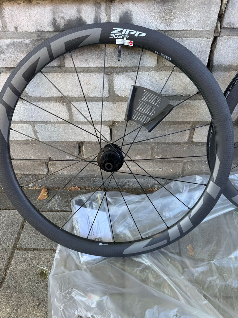 Brugt Zipp 303 SW Carbon 2026 bike — billede 2 af 5