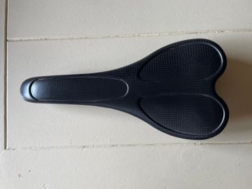 Used No brand Sella in Carbonio Saddles & Seatposts
