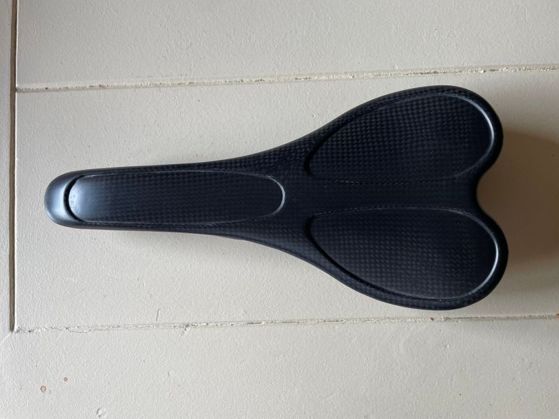 Used No brand Sella in Carbonio Saddles & Seatposts