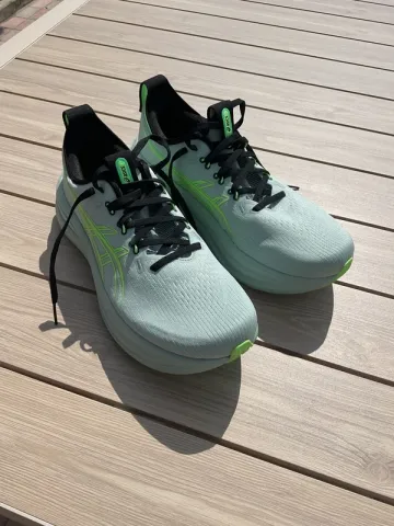 Used Asics Gel Nimbus 28 Running Shoes