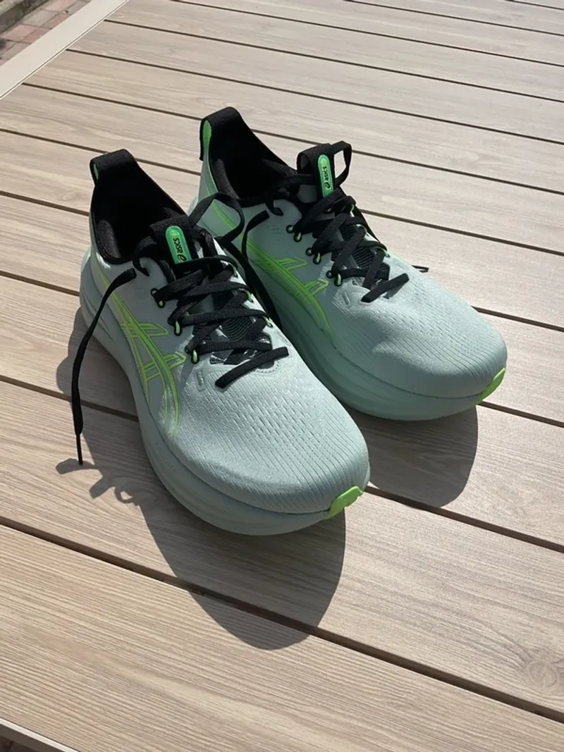 Used Asics Gel Nimbus 28 Running Shoes
