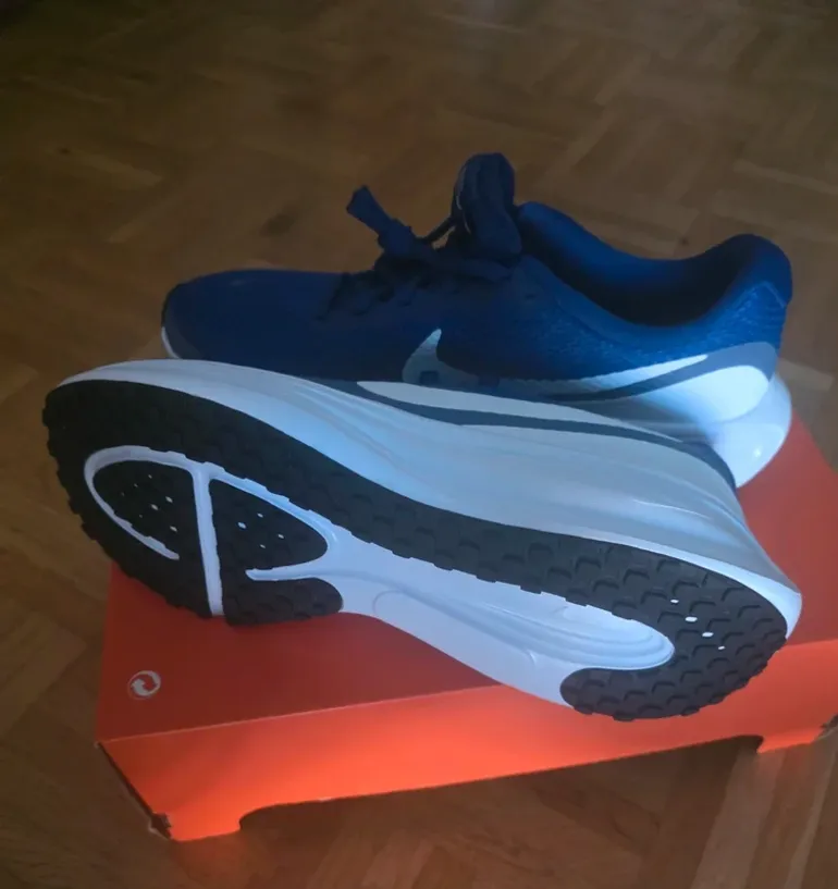 Used Nike Revolution 8 bike — image 2 of 2