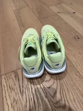 New Balance 1080 V15 bike usato — immagine 3 di 5