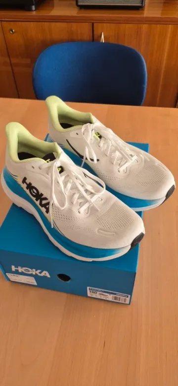 Used Hoka Clifton 11 Running Shoes