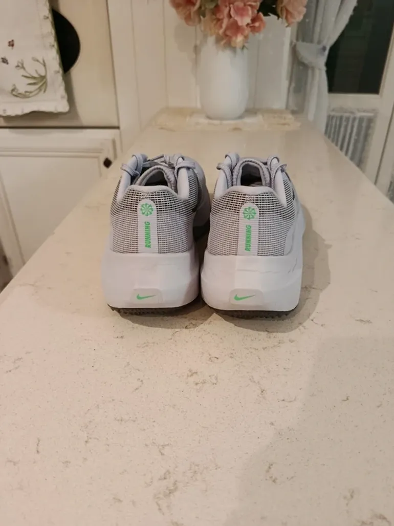 Used Nike Zoom Fly 5 bike — image 5 of 6