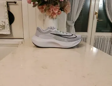 Used Nike Zoom Fly 5 Running Shoes