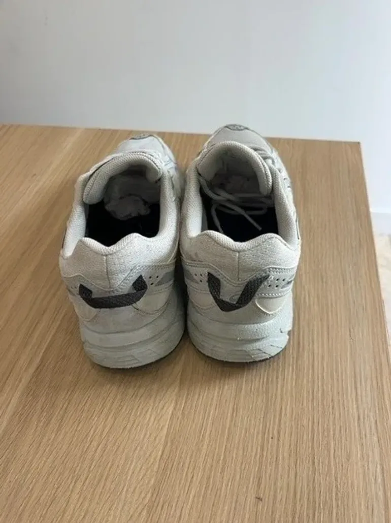 Used Asics Running Shoes bike — image 4 of 7