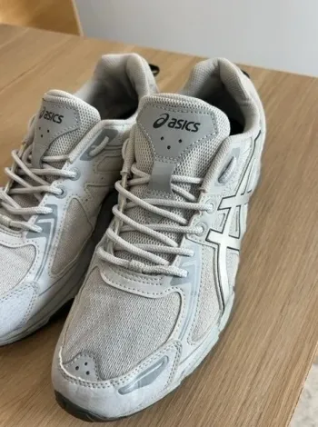 Used Asics Running Shoes bike — image 2 of 7