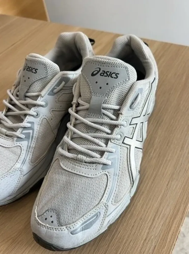 Used Asics Running Shoes bike — image 2 of 7