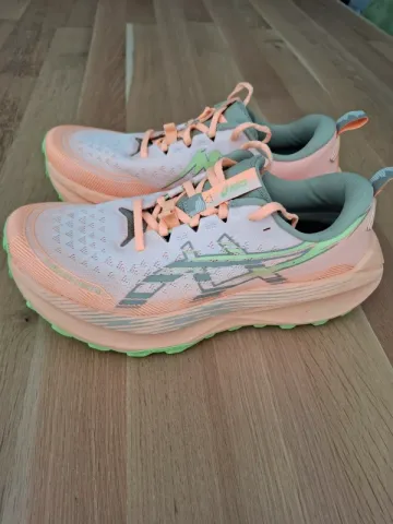 Used Orange Trabuco Max 4 Running Shoes