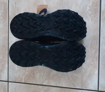 Used Asics Gel Venture 11 Waterproof bike — image 3 of 3