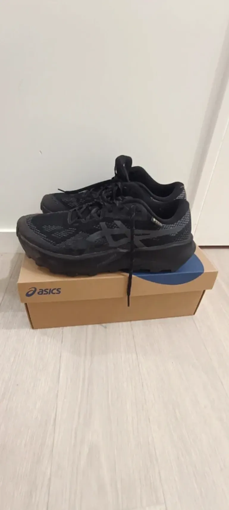 Used Asics Trabuco 14 Gore-Tex bike — image 1 of 3
