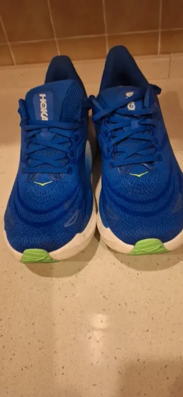 Used Hoka Arahi 8 Running Shoes