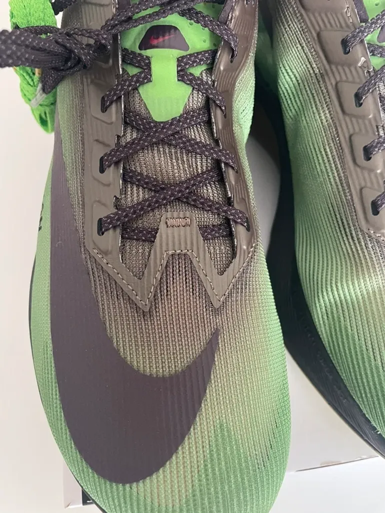 Used Nike ZoomX Vaporfly Next% 4 bike — image 7 of 11
