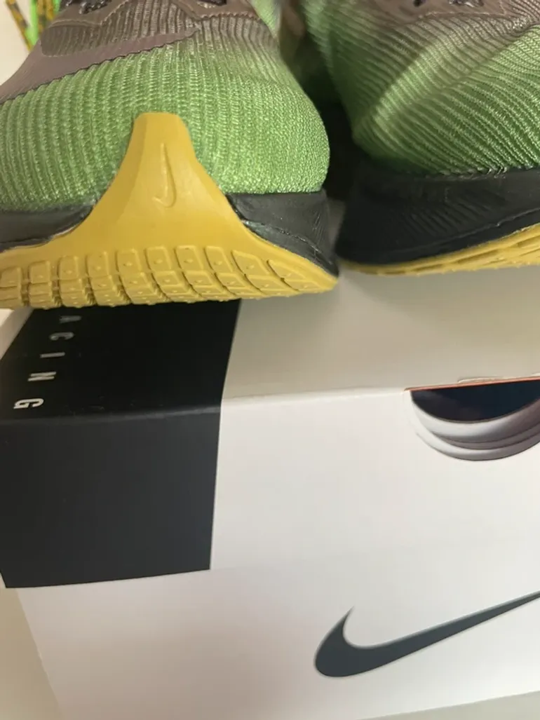 Used Nike ZoomX Vaporfly Next% 4 bike — image 8 of 11
