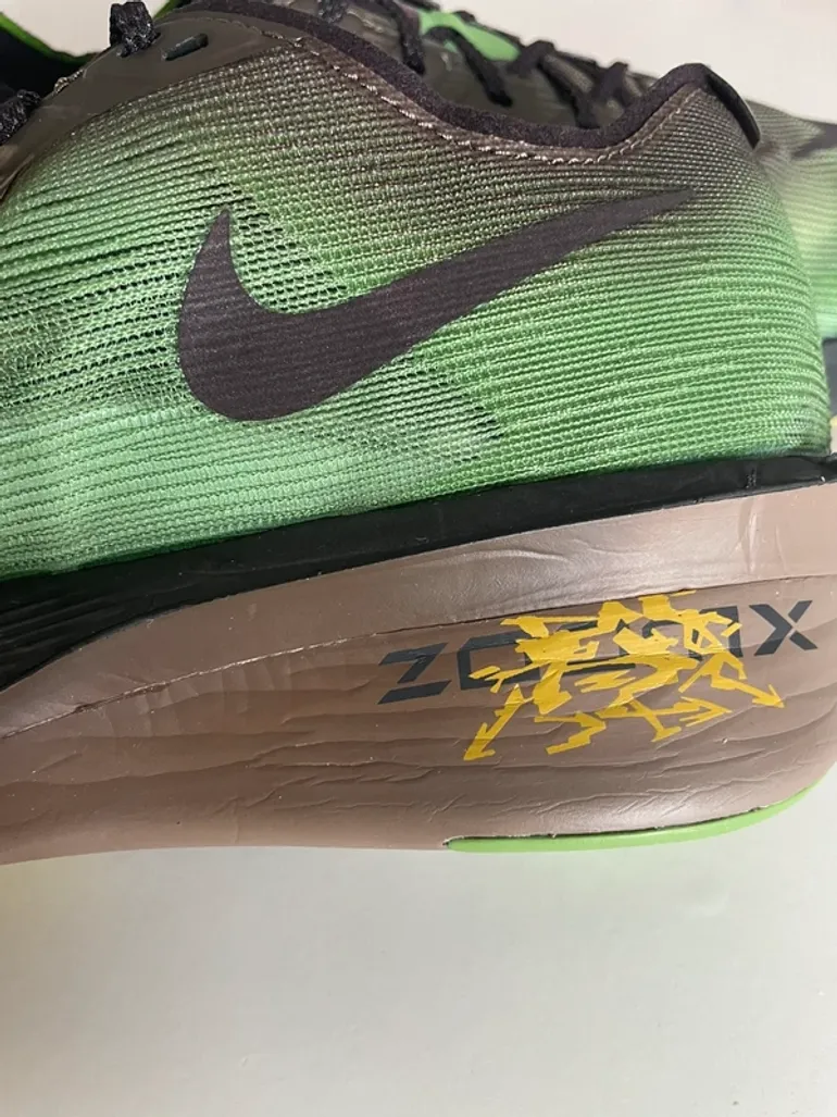 Used Nike ZoomX Vaporfly Next% 4 bike — image 2 of 11