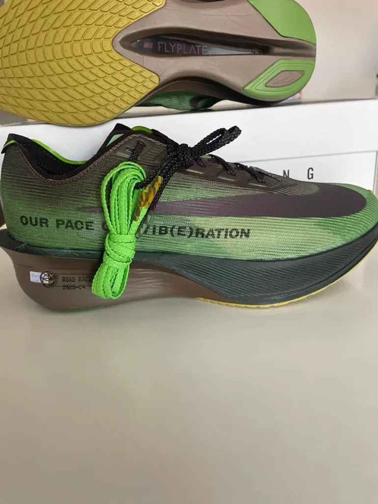 Used Nike ZoomX Vaporfly Next% 4 bike — image 1 of 11