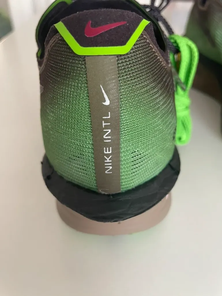 Used Nike ZoomX Vaporfly Next% 4 bike — image 6 of 11