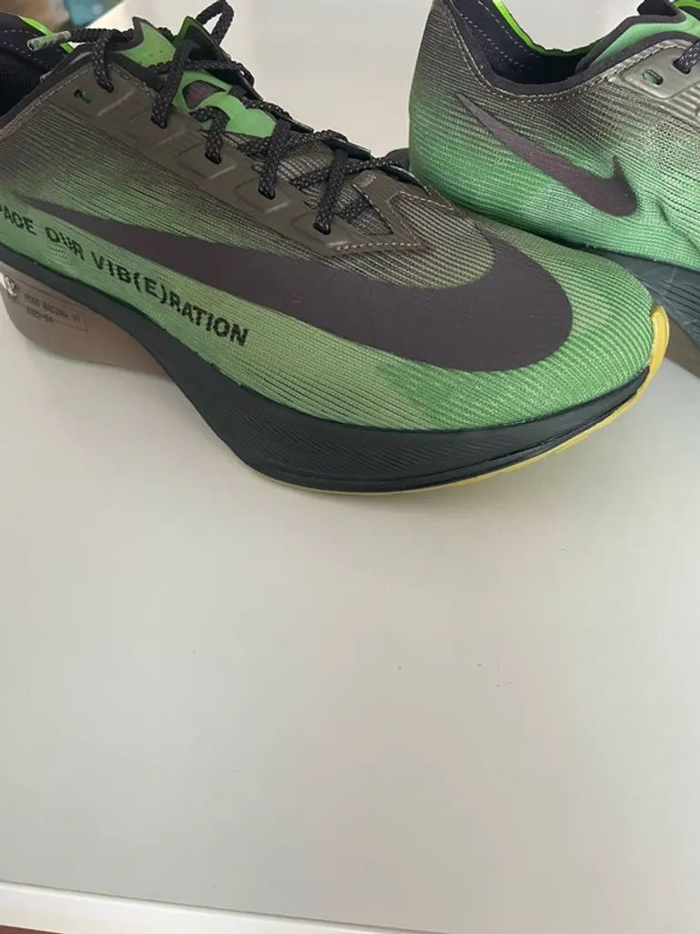 Used Nike ZoomX Vaporfly Next% 4 bike — image 4 of 11