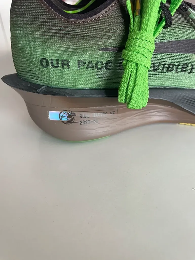 Used Nike ZoomX Vaporfly Next% 4 bike — image 5 of 11