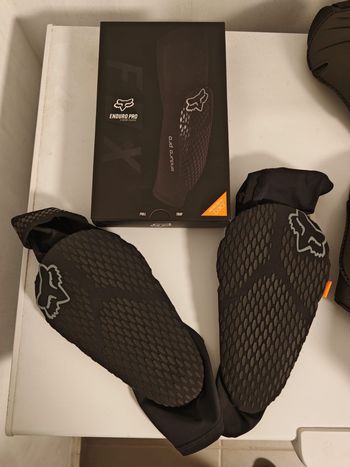 Brugt Fox Enduro Pro - Ginocchiere + Gomitiere bike — billede 1 af 2