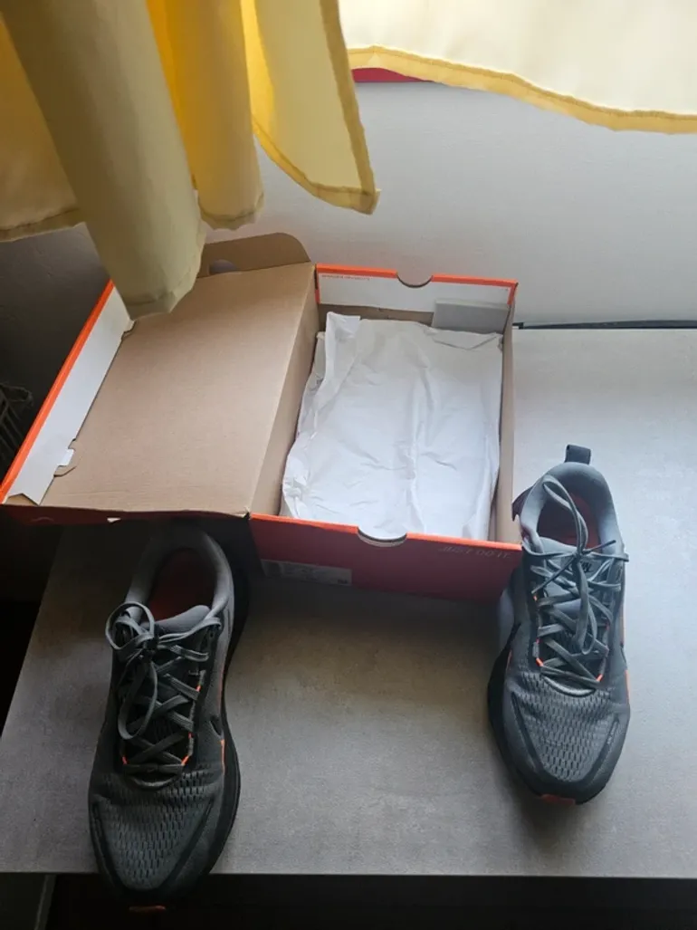 Used Nike Vomero 18 bike — image 4 of 15