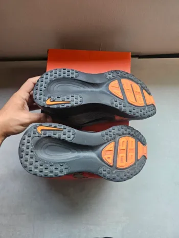 Used Nike Vomero 18 bike — image 9 of 15