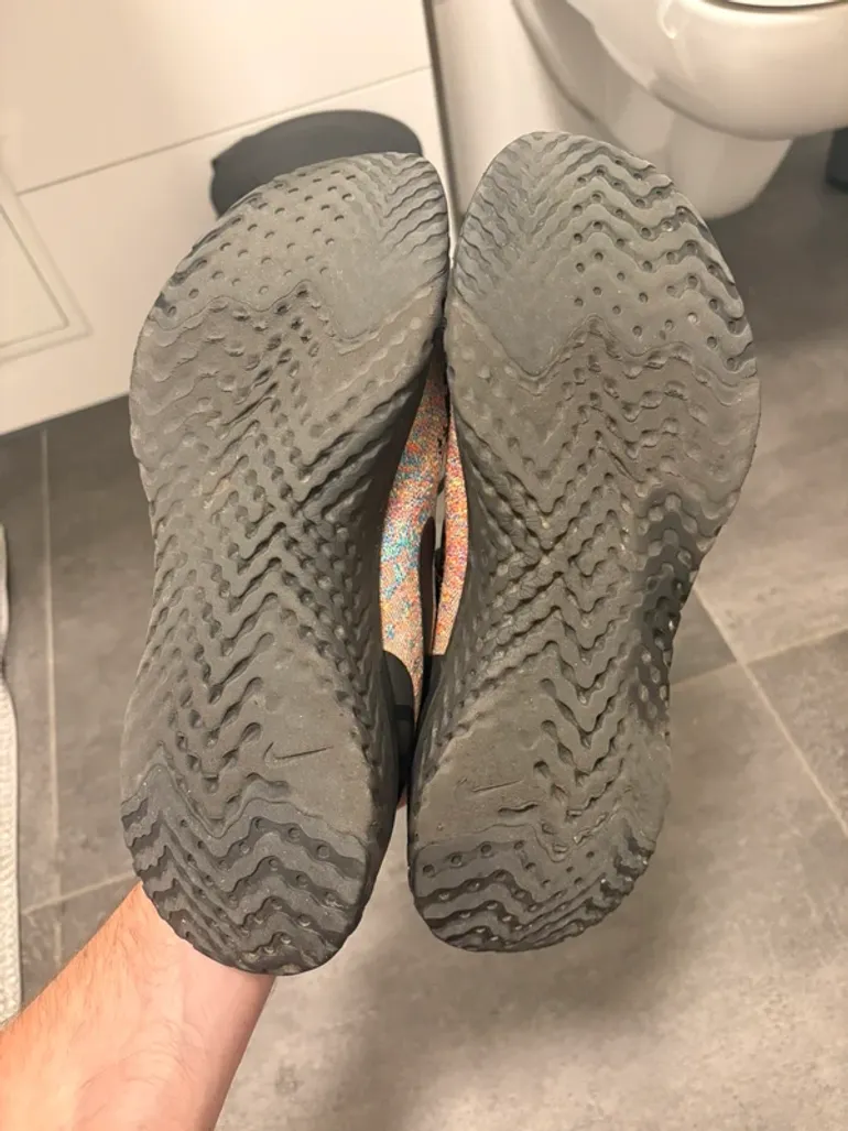 Used Nike Epic React Flyknit bike — image 6 of 6