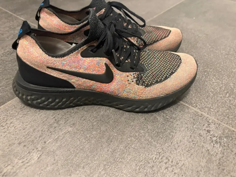Used Nike Epic React Flyknit bike — image 2 of 6