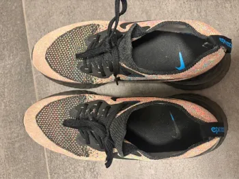 Used Nike Epic React Flyknit bike — image 4 of 6