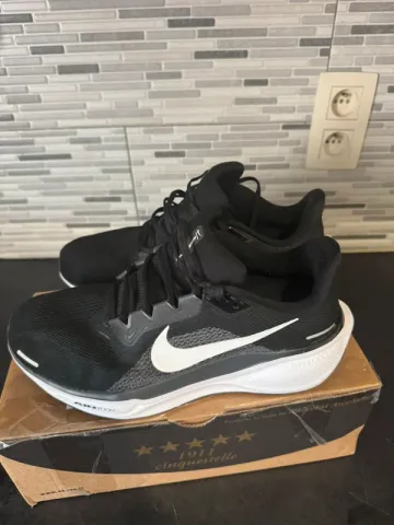 Used Nike Air Zoom Running Shoes