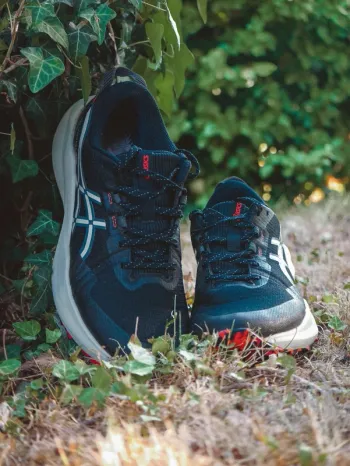 Used Asics Gel Venture 11 bike — image 2 of 4