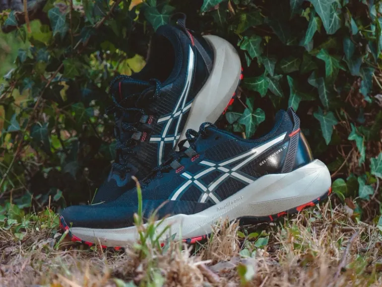 Used Asics Gel Venture 11 bike — image 1 of 4