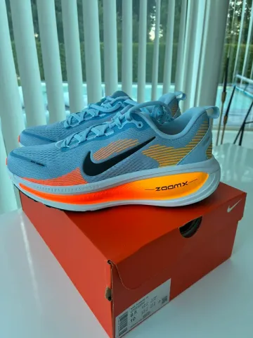 Used Nike Vomero 18 Running Shoes
