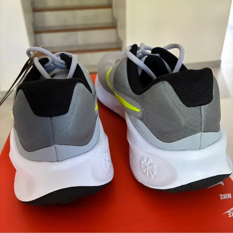 Used Nike Revolution 7 bike — image 2 of 8