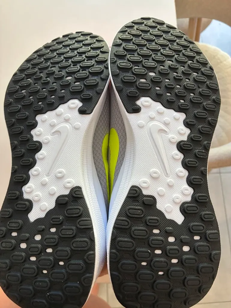 Used Nike Revolution 7 bike — image 3 of 8