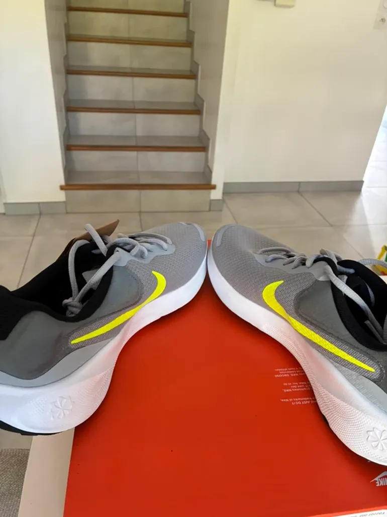 Used Nike Revolution 7 bike — image 5 of 8