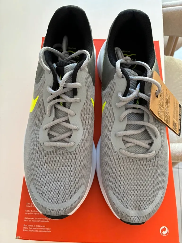 Used Nike Revolution 7 bike — image 4 of 8