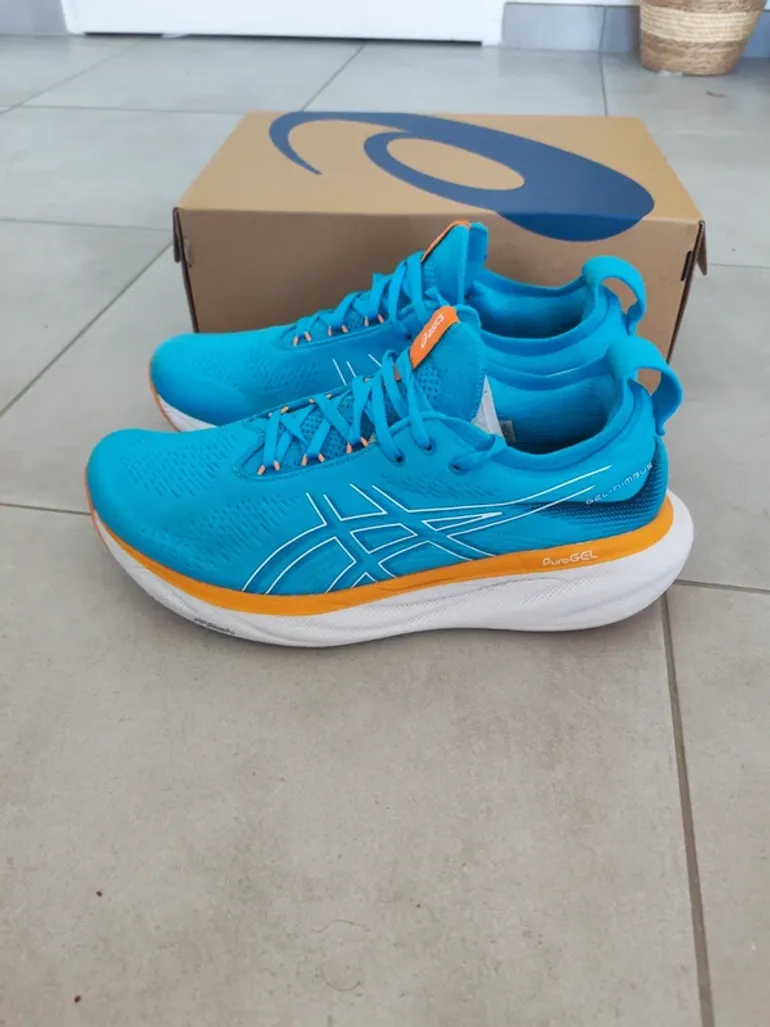 Used Asics Gel Nimbus 25 bike — image 2 of 13