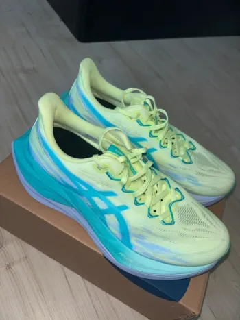 Tweedehands Asics Superblast 3 bike — afbeelding 2 van 5