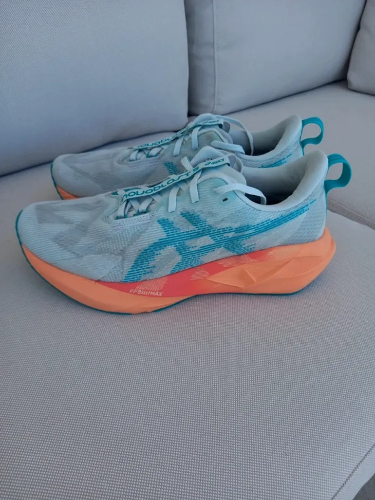 Used Asics Novablast 5 bike — image 5 of 15