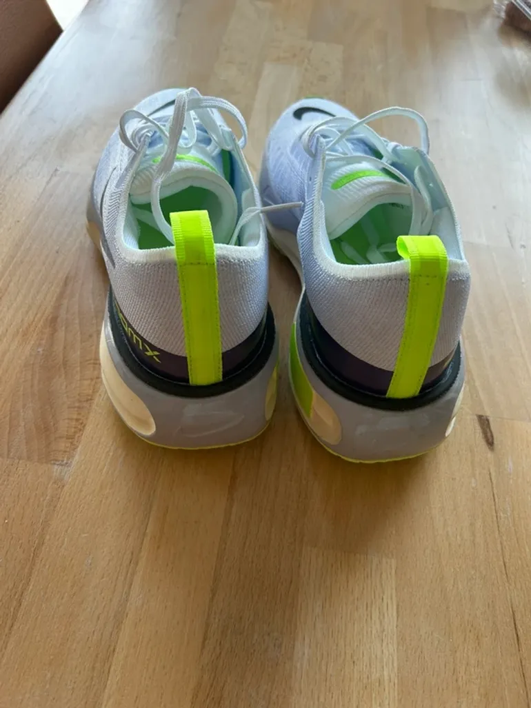 Used Nike Running Shoes bike — image 3 of 5
