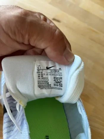 Used Nike Running Shoes bike — image 4 of 5