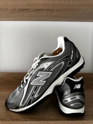 Used New Balance 204L Running Shoes